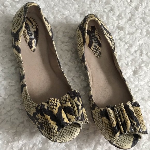 BLOCH Snake Print Open Toe Flats Size 6 1/2 - Picture 1 of 9